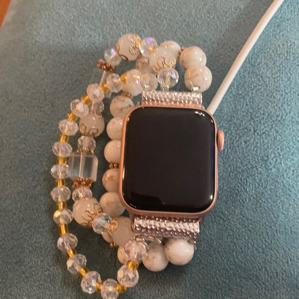 Apple Watch SE 40mm with stretch beaded strap